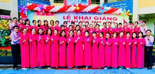 Trường Tiểu học An Bình nhận Cờ thi đua của Ủy ban nhân dân Thành phố Hồ Chí Minh