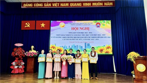 Khen thưởng Giáo viên Chủ nhiệm lớp giỏi cấp Tiểu học năm học 2023-2024