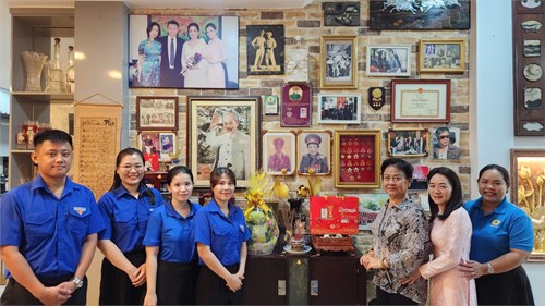 Thăm mẹ việt nam anh hùng trên địa bàn phường 7 - lan tỏa truyền thống  uống nước nhớ nguồn 