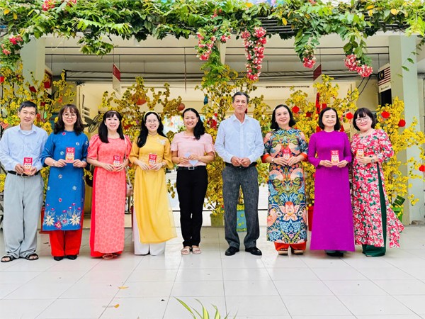 Các thầy cô khối 1 chúc xuân