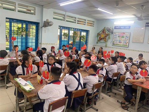 Lớp học mở với chuyên đề Vận dụng kĩ thuật dạy học Lớp học đảo ngược vào dạy học môn Khoa học lớp 5