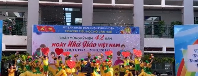 Tiết mục văn nghệ lớp Một 1 - Múa: Vui đến trường