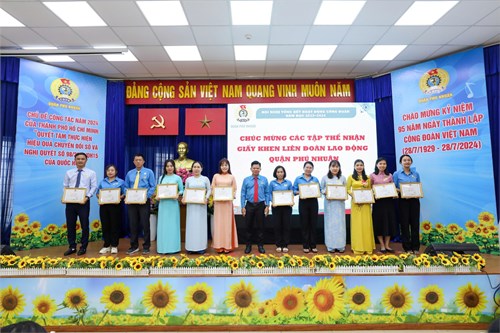 CĐCS trường Tiểu học Hồ Văn Huê đạt thành tích xuất sắc trong phong trào thi đua lao động giỏi và hoạt động Công đoàn năm học 2023 – 2024.