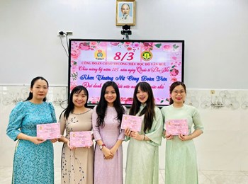 Khen thưởng và trao giấy chứng nhận cho Nữ CNVC-LĐ tiêu biểu đạt danh hiệu  Giỏi việc nước, đảm việc nhà  năm 2024