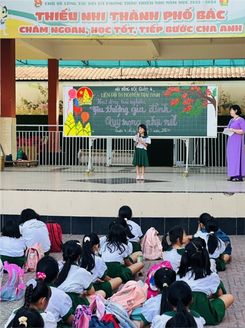 Tiết hoạt động trải nghiệm - Yêu thương gia đình, quý trọng phụ nữ - 12.3.2024