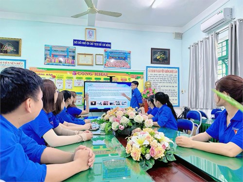 Đoàn viên Trường Tiểu học Kim Đồng hưởng ứng tháng Thanh niên năm 2025