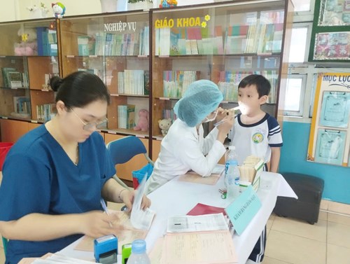 Tổ chức khám sức khoẻ cho học sinh năm học 2024 - 2025