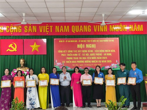 Tổng kết công tác xây dựng đảng, vận động nhân dân và phong trào thi đua yêu nước năm 2024; triển khai phương hướng, nhiệm vụ năm 2025