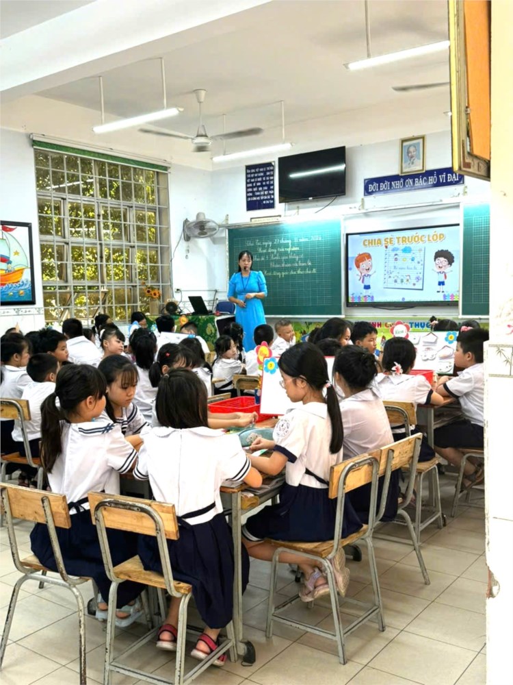 Giáo viên tổ khối Ba tham gia Hội thi Giáo viên chủ nhiệm giỏi cấp quận năm học 2024-2025