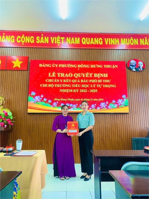 Chuẩn y kết quả bầu bổ sung Cấp ủy viên, Phó Bí thư chi bộ Trường Tiểu học Lý Tự Trọng, nhiệm kì 2022-2025