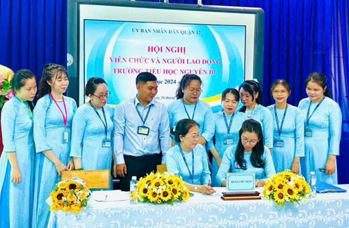Hội nghị viên chức, người lao động trường tiểu học Nguyễn Du năm học 2024 - 2025.