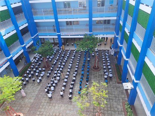 Tổ chức các hoạt động tập thể dục giữa giờ cho các em học sinh và đội viên tại Liên đội.