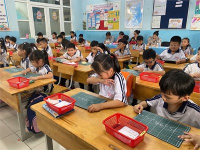 Vận dụng học thông qua chơi trong dạy toán lớp 1 theo hướng phát triển năng lực học sinh