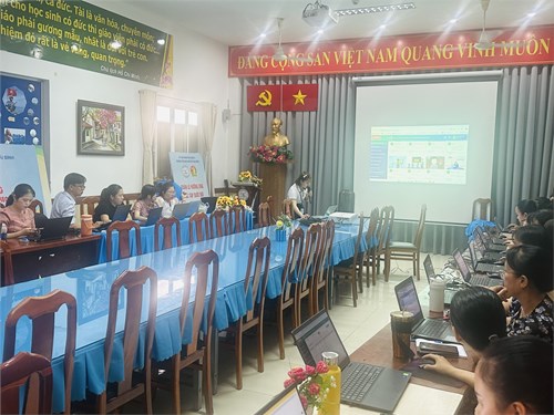 8.08.24 - Giáo viên tham gia tập huấn sử dụng ứng dụng LMS trong dạy và học