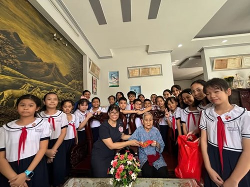 🇻🇳 🇻🇳hoạt động thăm hỏi gia đình liệt sĩ nguyễn văn bá - thực hiện công tác trần quốc toản năm học 2024-2025🇻🇳 🇻🇳