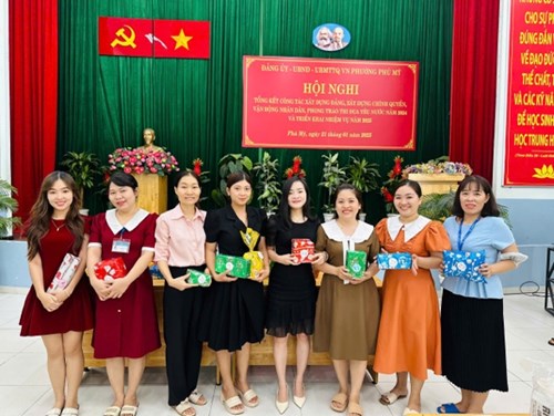 Kỷ niệm ngày Quốc tế phụ nữ 8/3 tại Trường Tiểu học Phạm Hữu Lầu