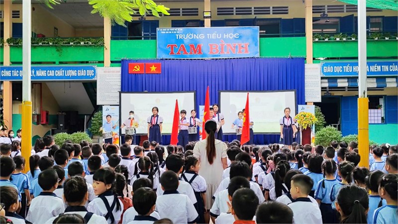 Vẻ vang truyền thống - tiếp bước cha anh