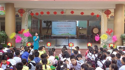 Trường Tiểu học Thân Nhân Trung tổ chức buổi sinh hoạt nói chuyện chuyên đề “Phòng, chống bệnh Sởi và tiêm vắc-xin Sởi”.