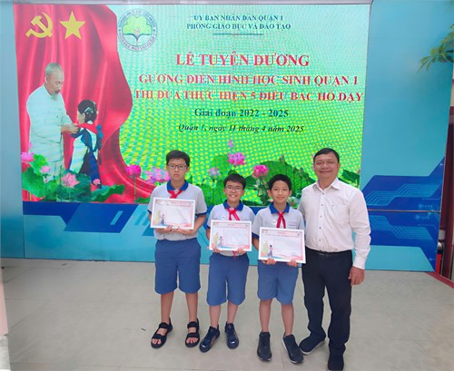 Bản tin THĐ số 474. Học sinh Trường Tiểu học Trần Hưng Đạo được tuyên dương, nhận Thư khen tại Lễ tổng kết công trình  Xây dựng gương điển hình học sinh Quận 1 thi đua thực hiện 5 điều Bác Hồ dạy 