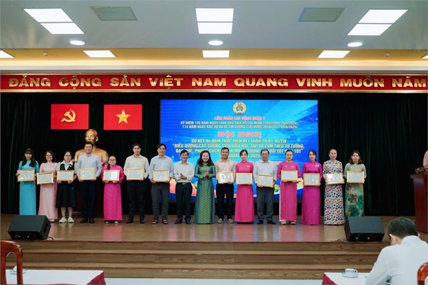 Bản tin THĐ số 494. Vinh danh tập thể và cá nhân Công đoàn trường Tiểu học Trần Hưng Đạo