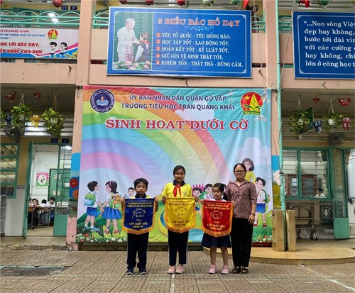 Chào cờ Tuần 8