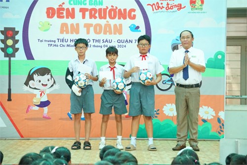 Tuyên dương 3 học sinh xuất sắc cùng đội tuyển Bóng đá tiểu học TPHCM đạt chức vô địch HKPĐ khu vực 4