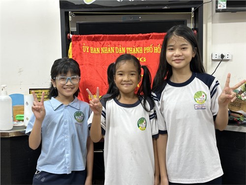 Tuyên dương em Ngọc Diệp, em Thanh Kiều và em Bảo Hân (lớp 4/9) làm việc tốt (chiều ngày 06/12/2023)
