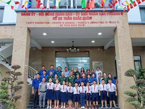 Chi đoàn hồ văn huê thăm hỏi hội cựu chiến binh kỷ niệm 79 năm ngày thành lập quân đội nhân dân việt nam