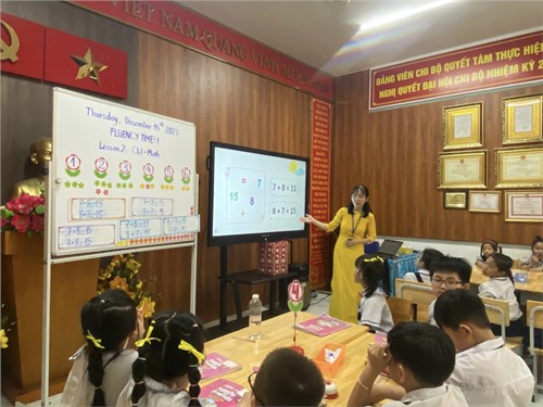  tiết học mở” - cha mẹ học sinh cùng con học tiếng anh