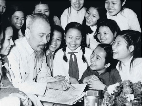 Không gian văn hoá HCM - Phần 58: Bác Hồ Ăn Tết Cùng Nhân Dân Năm 1946