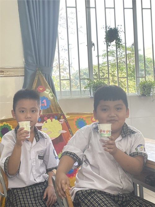 HS lớp 1,2,3  tham gia giờ học kĩ năng sống và STEM