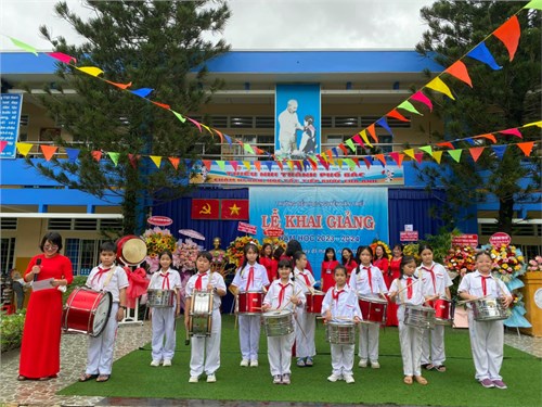 Phát động chủ đề năm học