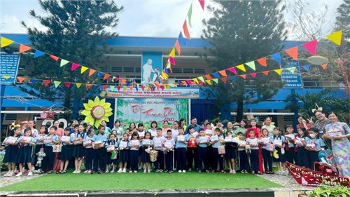 Mùa trăng yêu thương