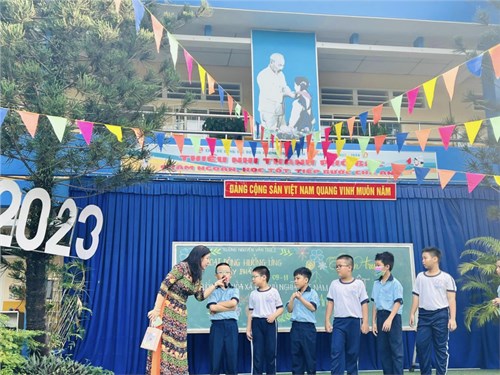 Tuyên truyền Luật An toàn giao thông cho các em học sinh