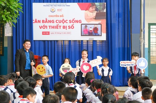 Chuyên đề  cân bằng cuộc sống với thiết bị số 