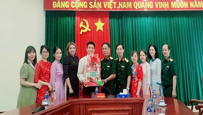 Chi bộ Trường Tiểu học Sơn Cang thăm Tổng cục 2 nhân dịp Ngày thành lập quân đội nhân dân Việt Nam (22/12/1944 - 22/12/2023).