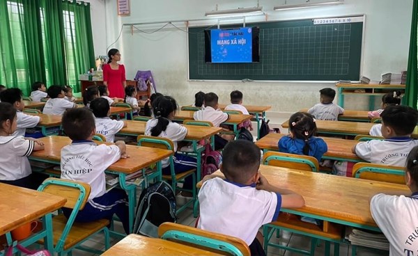Xây dựng tình bạn đẹp, nói không với bạo lực học đường, bạo lực trên không gian mạng.
