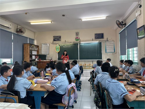 Chuyên đề: Dạy học Luyện từ và câu theo hướng phát triển năng lực và phẩm chất của học sinh - Khối lớp 5