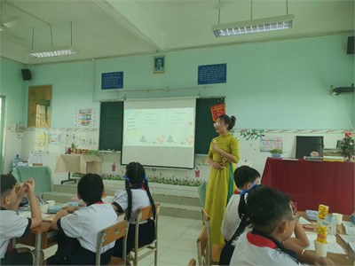 Chuyên đề “Lớp học mở - dạy học bài học stem theo hướng phát triển năng lực, phẩm chất cho học sinh” trong môn Công nghệ 4
