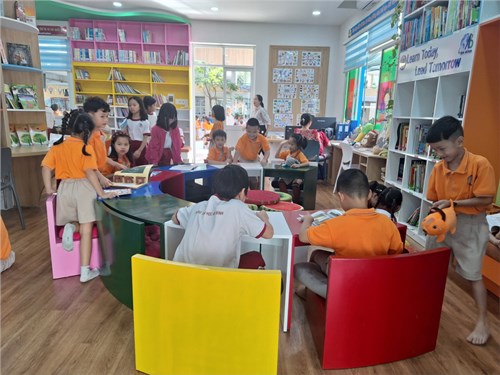 Hoạt động đọc sách vào giờ ra chơi
