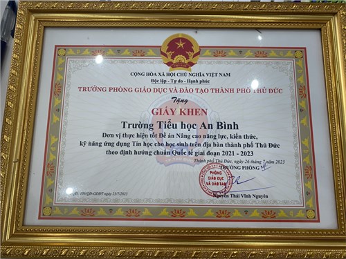 Giấy khen đơn vị thực hiện tốt Đề án Tin học quốc tế giai đoạn 2021-2023