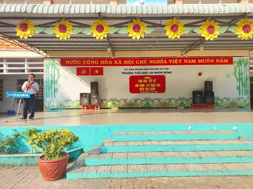 Sinh hoạt chủ điểm tháng 3