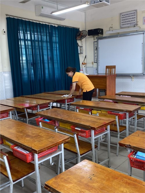 Công tác khử khuẩn vệ sinh trường lớp chuẩn bị đón học sinh