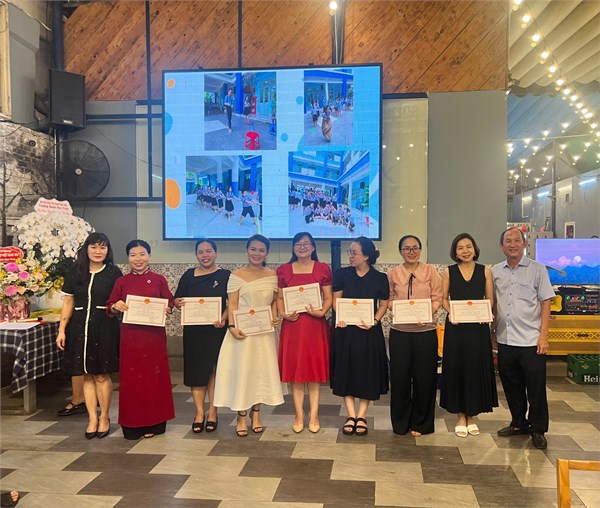 Công đoàn cơ sở trường Tiểu học Bành Văn Trân chào mừng kỉ niệm 42 năm Ngày nhà giáo Việt Nam (20/11/1982 - 20/11/2024)