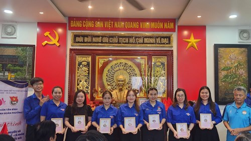 Chi đoàn Bành Văn Trân nhận tuyên dương “Tập thể tiên tiến làm theo lời Bác” năm 2024