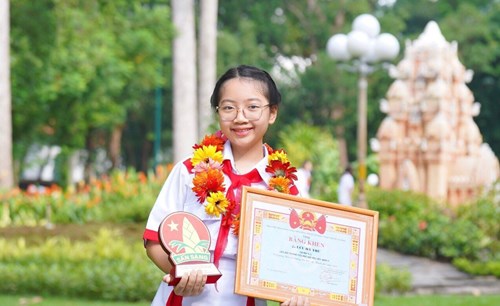 Tuyên dương gương  Liên đội trưởng tiêu biểu  cấp Thành phố năm học 2023 - 2024