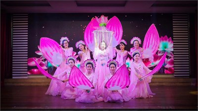 HỘI DIỄN VĂN NGHỆ KHỐI TRƯỜNG HỌC QUẬN BÌNH THẠNH: “TỰ HÀO NGƯỜI GIÁO VIÊN THÀNH PHỐ BÁC”
Ngày 09/11/2024 Trường Tiểu học Bình Hòa tham gia Hội diễn văn nghệ chào mừng kỷ niệm 42 năm ngày Nhà giáo Việt Nam (20/11/1982 - 20/11/2024) chủ đề  Tự hào người giáo viên thành phố Bác  với chương trình  Nhà giáo Việt Nam trên chặng đường mới 
