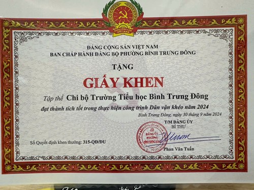 Tập thể chi bộ trường tiểu học Bình Trưng Đông vinh dự nhận giấy khen   đạt thành tích tốt trong thực hiện công trình dân vận khéo năm 2024 .