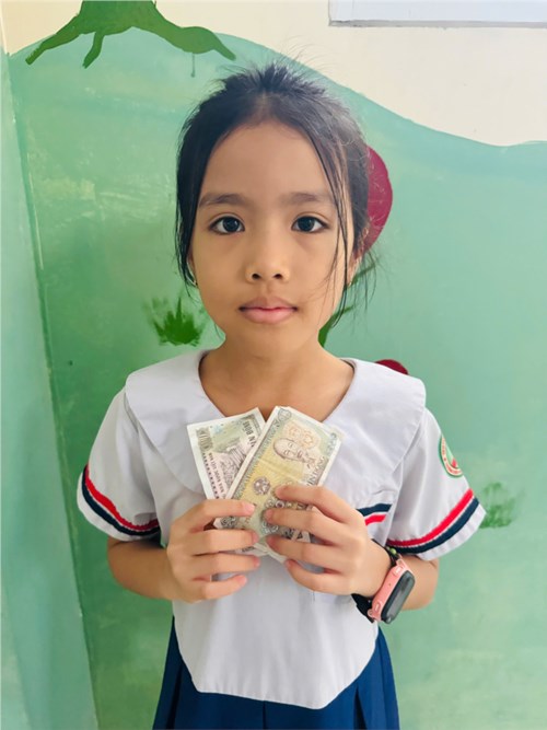 Tuyên dương em Nguyễn Nhã Uyên-Lớp 3/3-làm việc tốt sáng ngày 15/10/2024