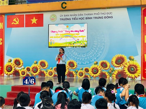 Thực hiện chương trình   cùng em vững bước  xây dựng tình bạn đẹp, nói không với bạo lực học đường.